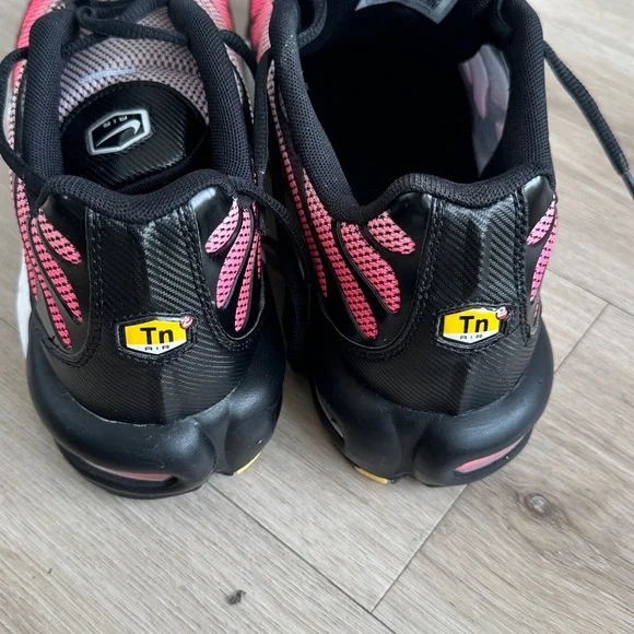 Nike Air Max Plus Mens Size12 Athletic Shoes HF3837-600 Sunset Pulse/Black /Pink - Picture 3 of 8